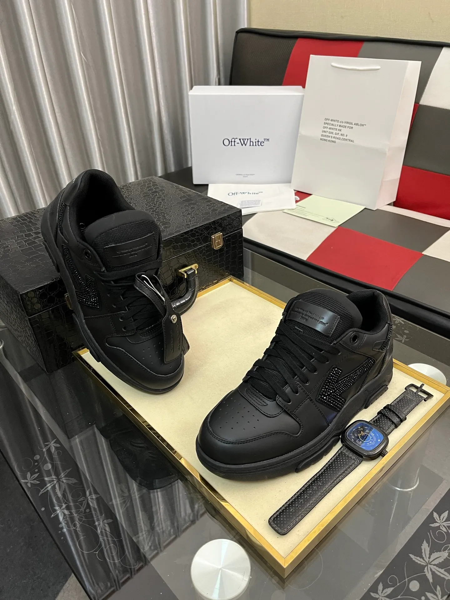Men's shoes 💰660⌚️⌚️ OFF-White C/O VirGil Abloh fashionable and versatile casual shoes. Exclusive first release of the new model. Made of environmentally friendly cowhide leather and mesh fabric upper material. The insole is embedded with foam cushioning EVA material. The correct midsole is equipped with EVA lightweight cushioning. External tooth nail rubber outsole. The correct accessories are customized simultaneously. Women's model: 35-40 Men's model: 39-45